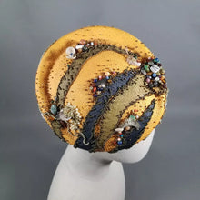 Load image into Gallery viewer, Mudlarking On The Thames